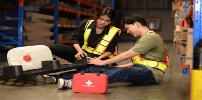 First Aid Tips for Common Accidents: From Burns to Breaks